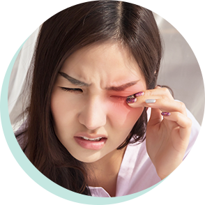 女患者眼紅為急性青光眼症狀表現