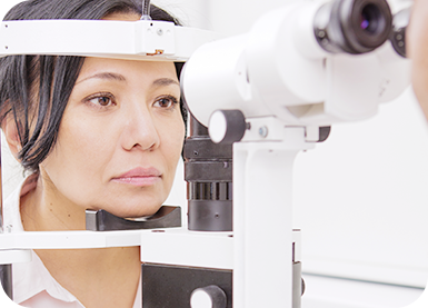 定期接受眼睛檢查為視網膜脫落預防方法