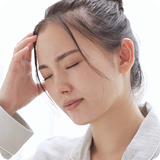 女患者壓力大導致表層鞏膜炎